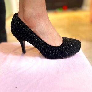 Black Pumps in Da Club